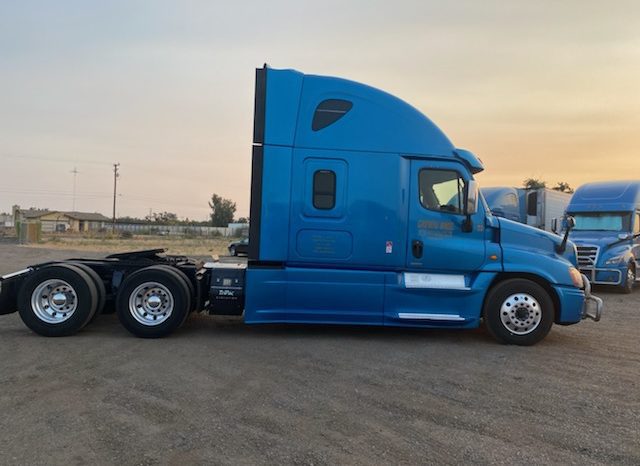 2017 Freightliner Cascadia 125 full