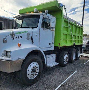 2002 PETERBILT 330