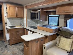 2006 Winnebago Tour – 40FD – Custom Bunk House full