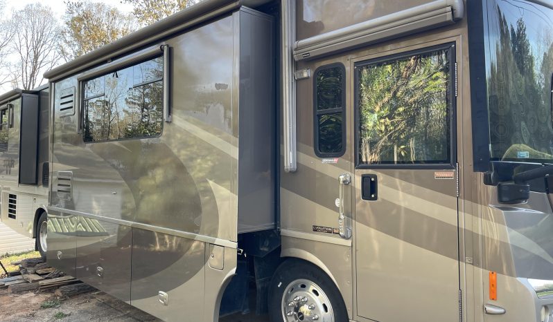 2006 Winnebago Tour – 40FD – Custom Bunk House full