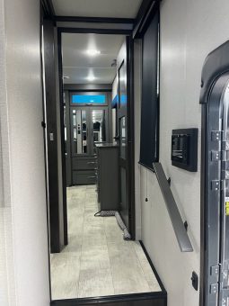 2022 GRAND DESIGN MOMENTUM M CLASS 381MS full
