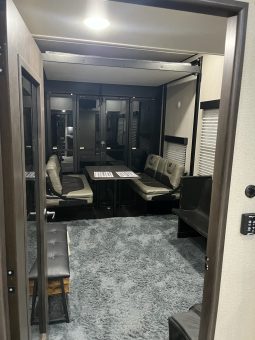 2022 GRAND DESIGN MOMENTUM M CLASS 381MS full
