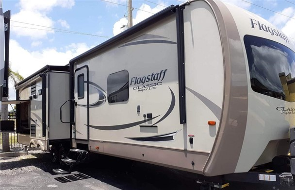 2018 FOREST RIVER FLAGSTAFF CLASSIC SUPER LITE 827FLS