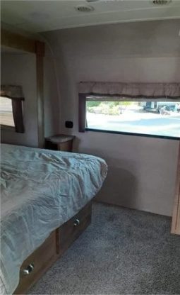 2018 FOREST RIVER FLAGSTAFF CLASSIC SUPER LITE 827FLS full