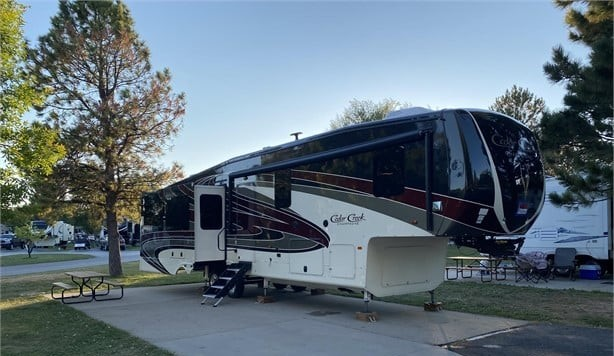 2018 FOREST RIVER CEDAR CREEK CHAMPAGNE 38EL