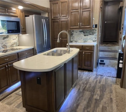 2018 FOREST RIVER CEDAR CREEK CHAMPAGNE 38EL full