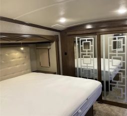 2018 FOREST RIVER CEDAR CREEK CHAMPAGNE 38EL full