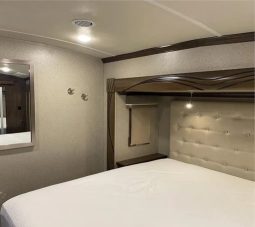 2018 FOREST RIVER CEDAR CREEK CHAMPAGNE 38EL full