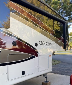 2018 FOREST RIVER CEDAR CREEK CHAMPAGNE 38EL full
