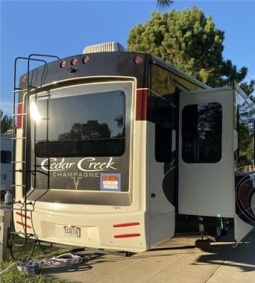 2018 FOREST RIVER CEDAR CREEK CHAMPAGNE 38EL full
