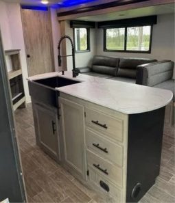 2021 FOREST RIVER CHEROKEE ALPHA WOLF 33BH-L full