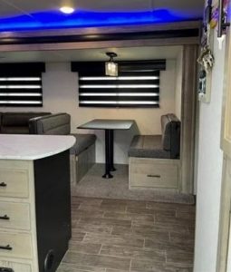 2021 FOREST RIVER CHEROKEE ALPHA WOLF 33BH-L full