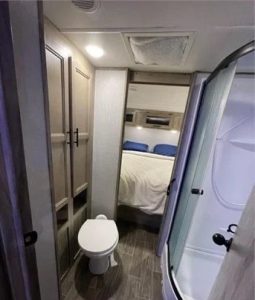 2021 FOREST RIVER CHEROKEE ALPHA WOLF 33BH-L full