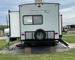 2021 FOREST RIVER CHEROKEE ALPHA WOLF 33BH-L full