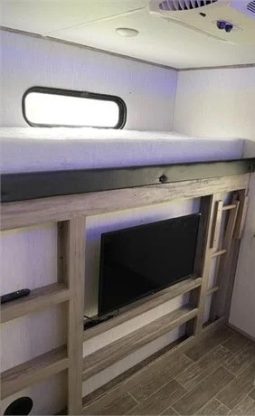 2021 FOREST RIVER CHEROKEE ALPHA WOLF 33BH-L full