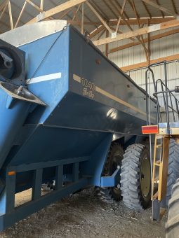 1995 Kinze 1040 Row Crop Cart full