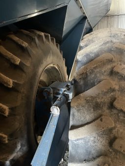 1995 Kinze 1040 Row Crop Cart full