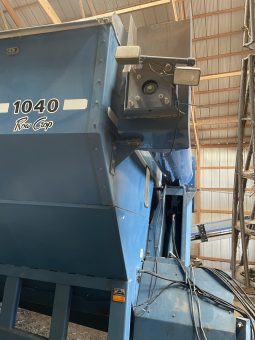 1995 Kinze 1040 Row Crop Cart full