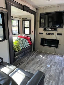 2022 Keystone Alpine full