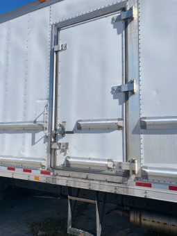 2017 Freightliner  26′ Refrigerated Bed full