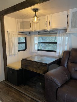 2011 Montana Mountaineer 38’ full