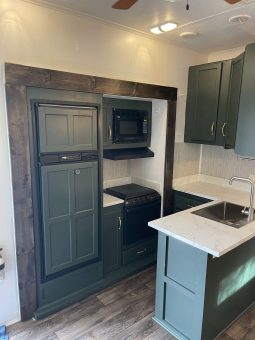 2011 Montana Mountaineer 38’ full