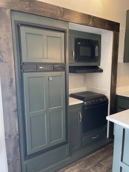 2011 Montana Mountaineer 38’ full