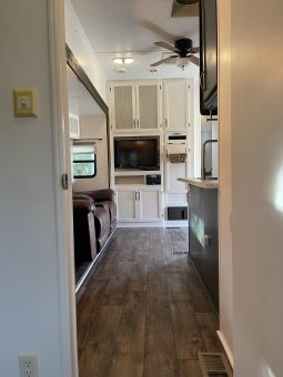 2011 Montana Mountaineer 38’ full