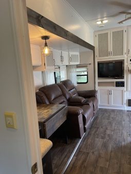 2011 Montana Mountaineer 38’ full