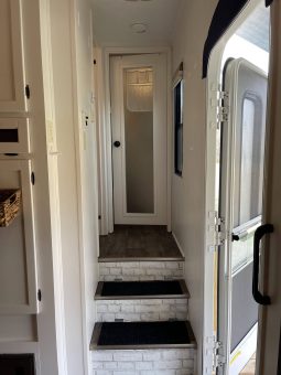 2011 Montana Mountaineer 38’ full