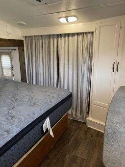 2011 Montana Mountaineer 38’ full