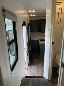 2011 Montana Mountaineer 38’ full