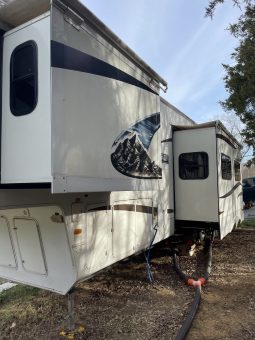 2011 Montana Mountaineer 38’ full