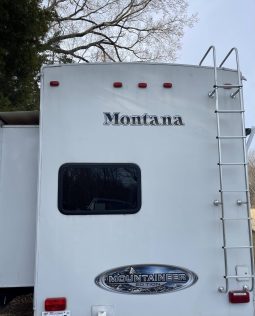 2011 Montana Mountaineer 38’ full