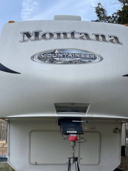 2011 Montana Mountaineer 38’ full