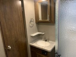 2019 FOREST RIVER FLAGSTAFF SUPER LITE 529MBS full