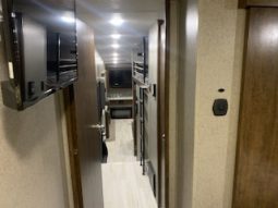 2019 FOREST RIVER FLAGSTAFF SUPER LITE 529MBS full