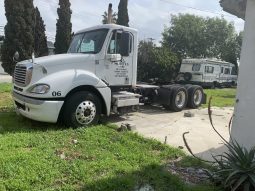 2010 Freightliner Columbia 120 Day Cab full