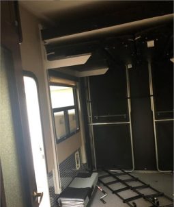 2015 DUTCHMEN VOLTAGE EPIC 3895 full