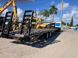 2007 Mitsubishi FM 330 with, 2022 Hooper Equipment Trailer, 22.5 Ton, Gooseneck and 2006 PJ Dump Hurricane Clean Up Trailer, 10 Ton, Gooseneck. full