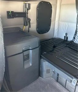 2020 FREIGHTLINER CASCADIA 126 full