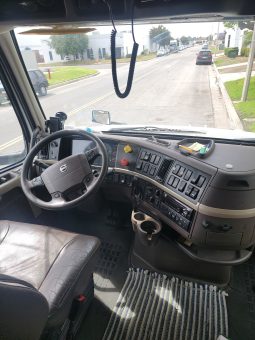 2018 Volvo VNL64T730 full