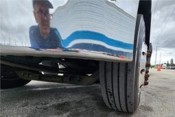 2009 Peterbilt 335 full