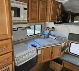 2004 LANCE 1121 full