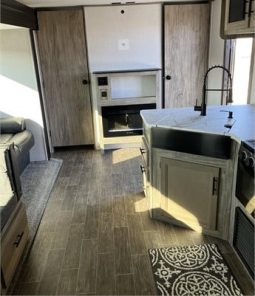 2022 FOREST RIVER CHEROKEE ALPHA WOLF 26DBH-L full