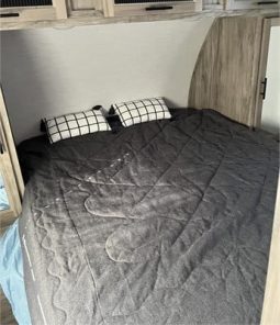 2022 FOREST RIVER CHEROKEE ALPHA WOLF 26DBH-L full