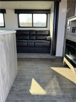 2022 FOREST RIVER CHEROKEE ALPHA WOLF 26DBH-L full