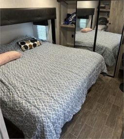 2022 FOREST RIVER CHEROKEE ARCTIC WOLF LIMITED 3880SUITE full