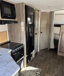 2022 FOREST RIVER CHEROKEE ALPHA WOLF 26DBH-L full