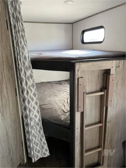 2022 FOREST RIVER CHEROKEE ALPHA WOLF 26DBH-L full